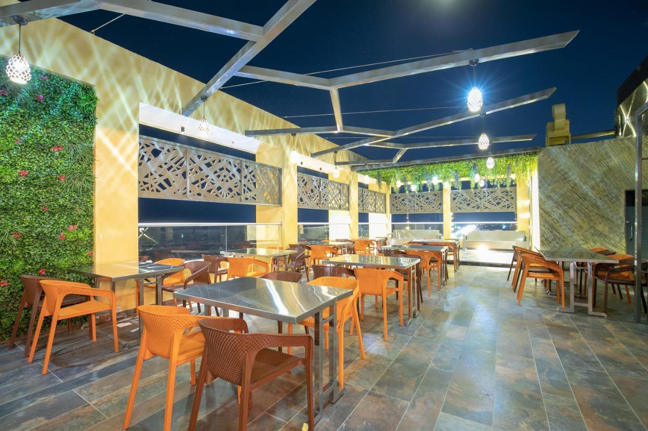 Hotel Silvera Grand Ahmedabad Bagian luar foto
