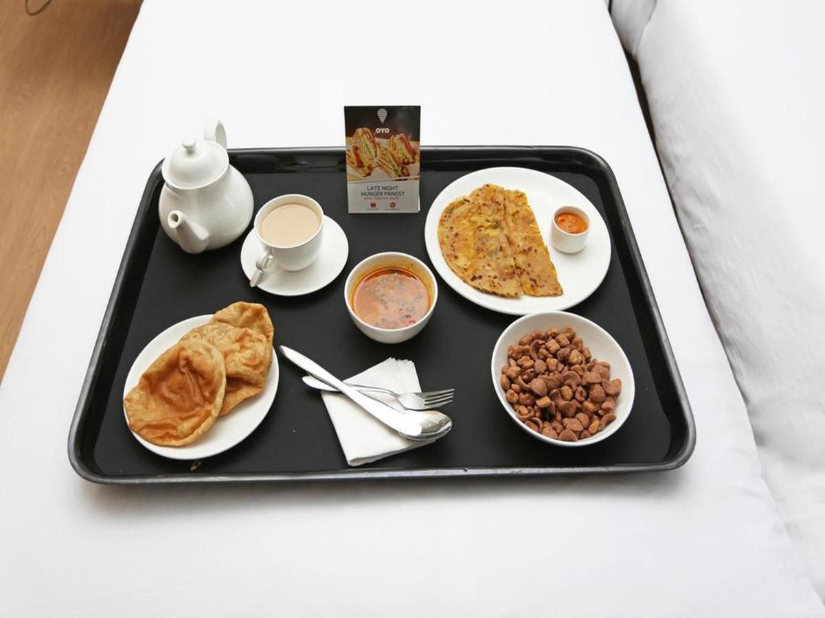 Hotel Silvera Grand Ahmedabad Bagian luar foto
