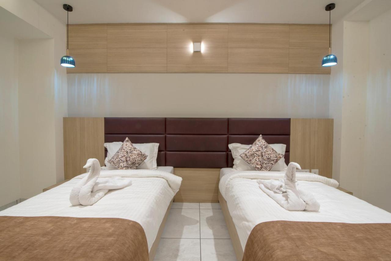 Hotel Silvera Grand Ahmedabad Bagian luar foto