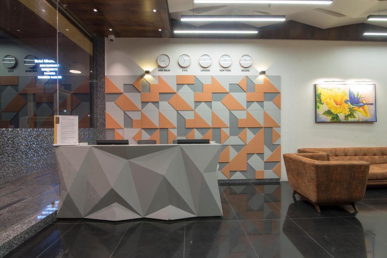 Hotel Silvera Grand Ahmedabad Bagian luar foto