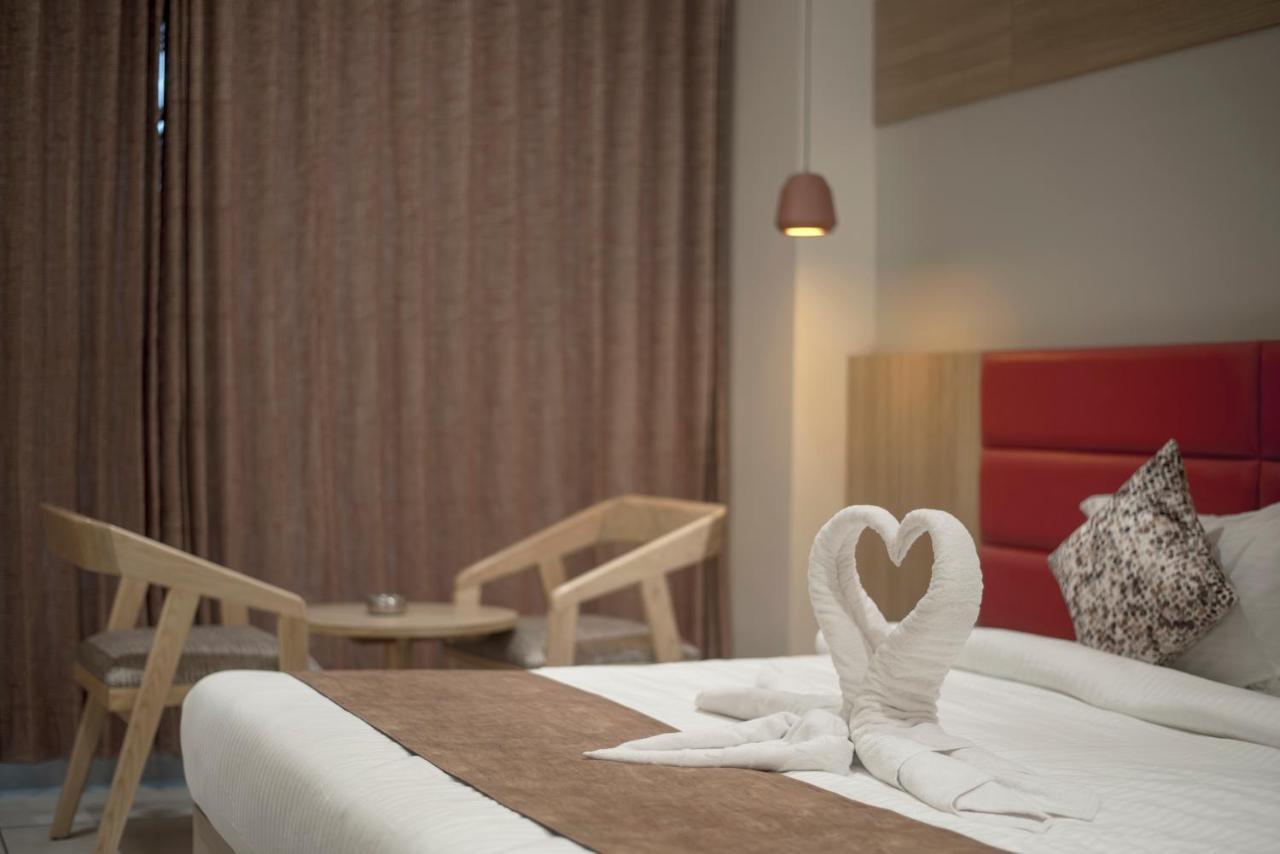 Hotel Silvera Grand Ahmedabad Bagian luar foto